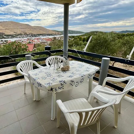 Panorama Apartment *